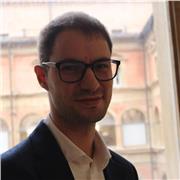 Laureato in Scienze Storiche offre lezioni di storia e letteratura italiana a studenti di medie e superiori.